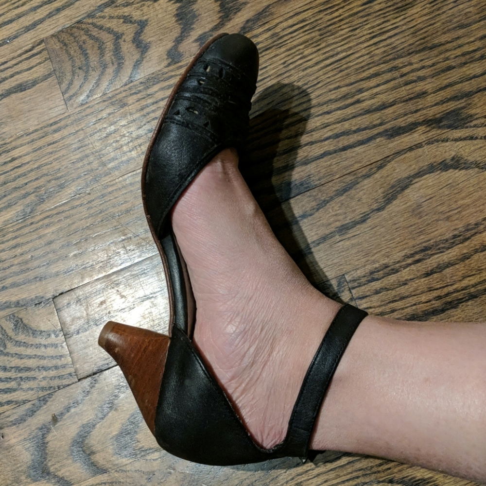 Retro-inspired black kitten heels with straps